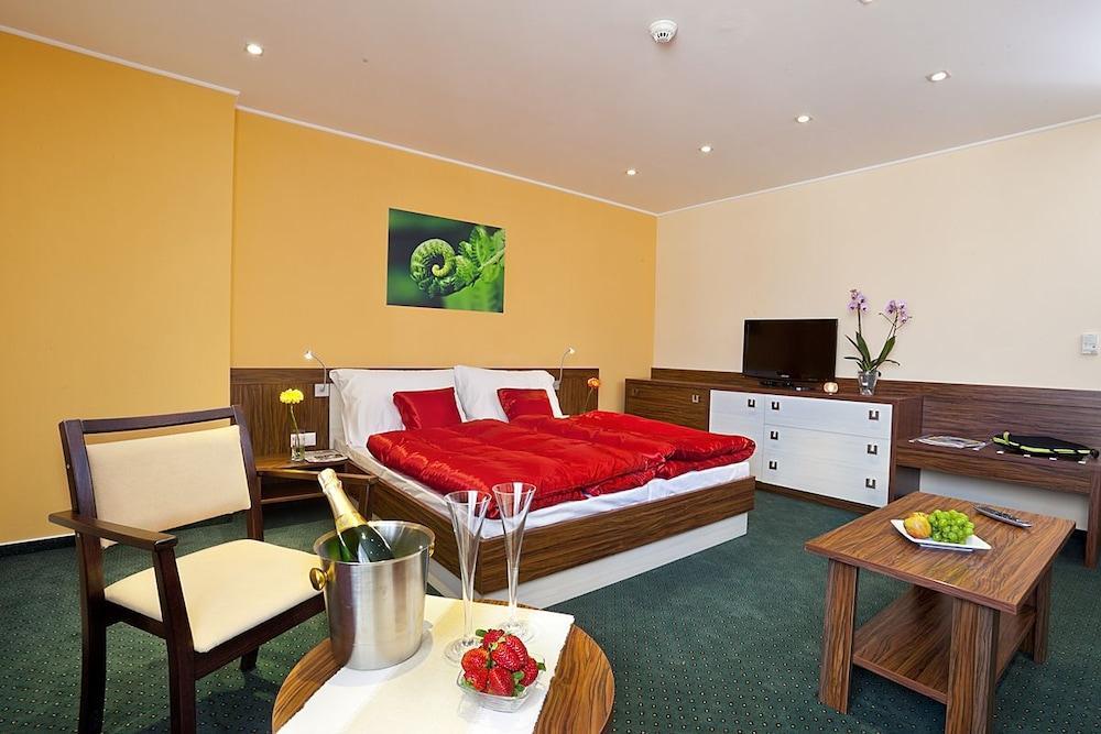 Hotel Viktor Bratislava Extérieur photo
