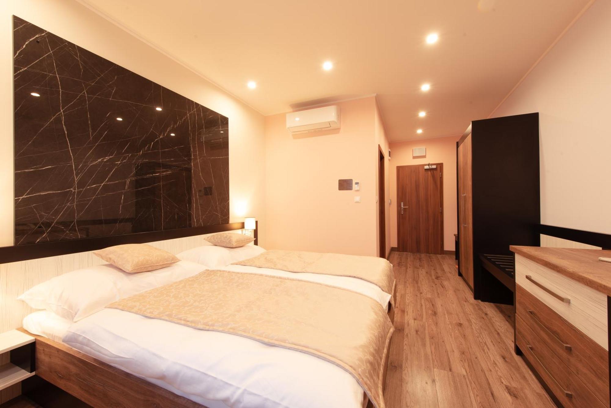 Hotel Viktor Bratislava Extérieur photo
