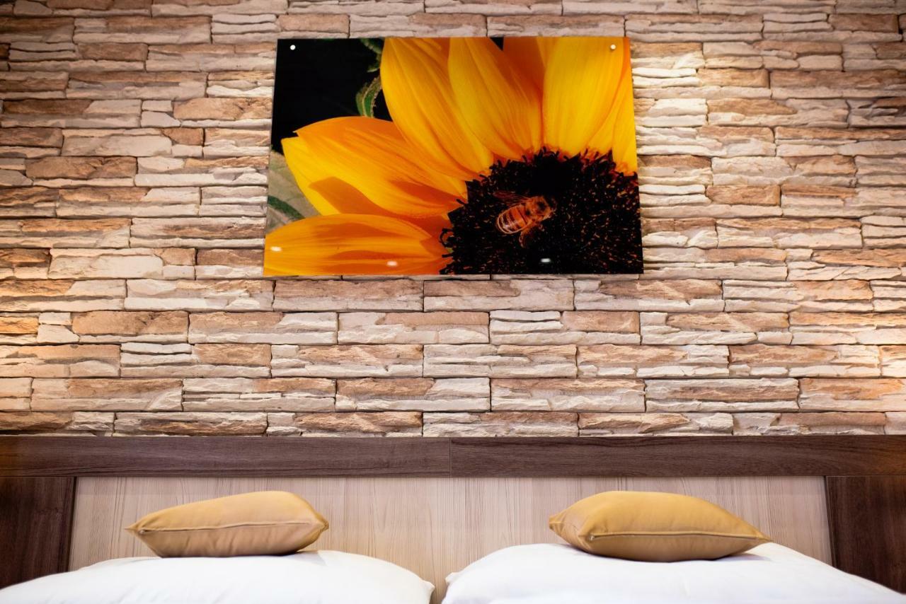 Hotel Viktor Bratislava Extérieur photo